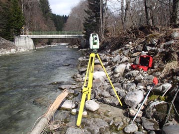 Levés topographiques en cours d'eau